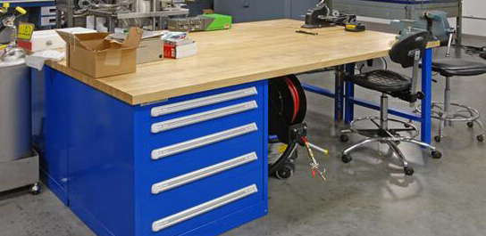 浦豐柜業(yè)幫助中國(guó)重汽動(dòng)力公司設(shè)計(jì)鉗工工作臺(tái) 浦豐柜業(yè)幫助中國(guó)重汽動(dòng)力公司設(shè)計(jì)鉗工工作臺(tái)